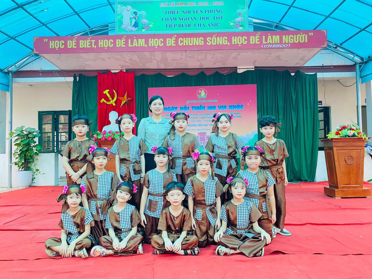 Trang phục biểu diễn Anh Khang